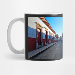 Ruelle dans la ville colonial de Patzcuaro Mug